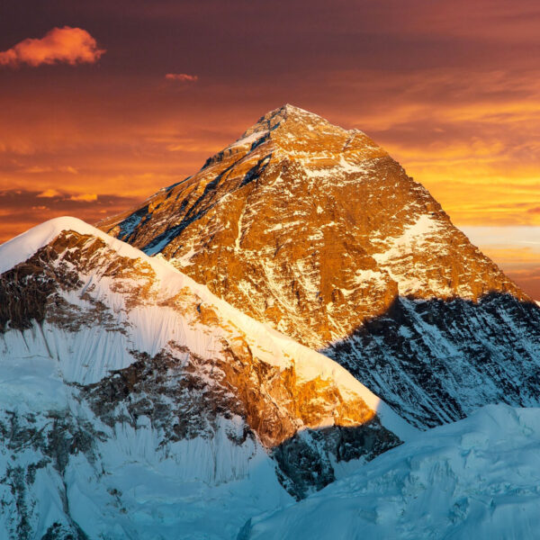 Evening view of Mount Everest from Kala Patthar - Deposit Photos