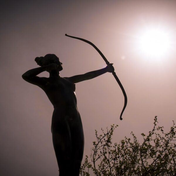 woman archer - deposit photos