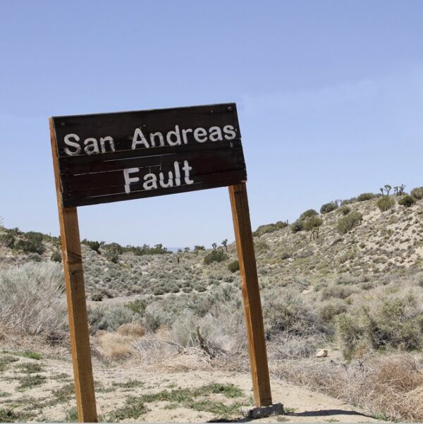 San Andreas Fault - Deposit Photos